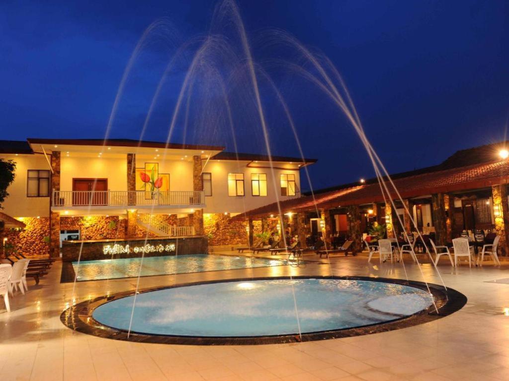 Full Moon Garden Hotel Negombo Zewnętrze zdjęcie