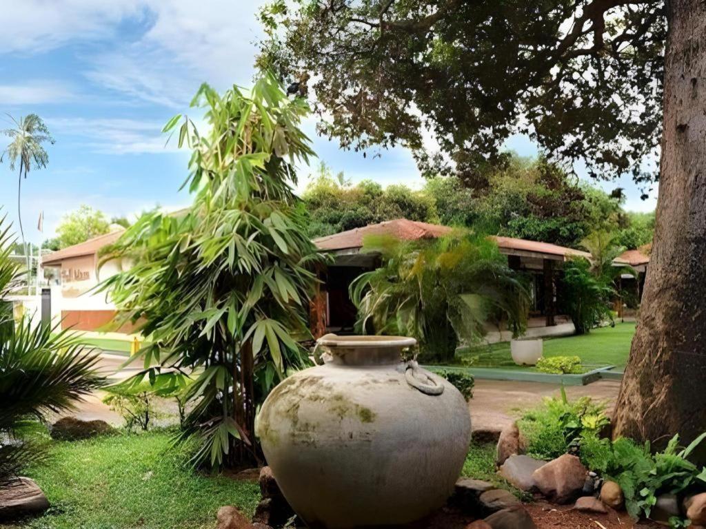 Full Moon Garden Hotel Negombo Zewnętrze zdjęcie