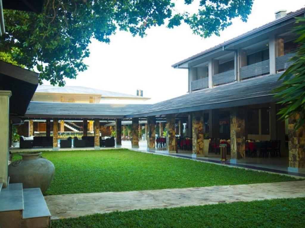 Full Moon Garden Hotel Negombo Zewnętrze zdjęcie