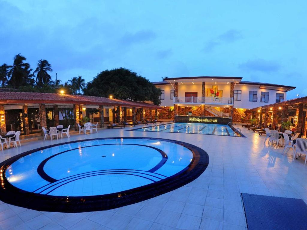 Full Moon Garden Hotel Negombo Zewnętrze zdjęcie